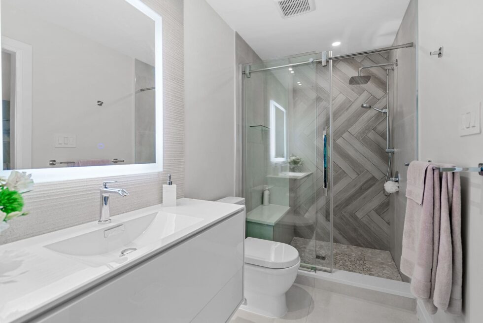 Impressive bathroom renovation by a construction company in North Vancouver